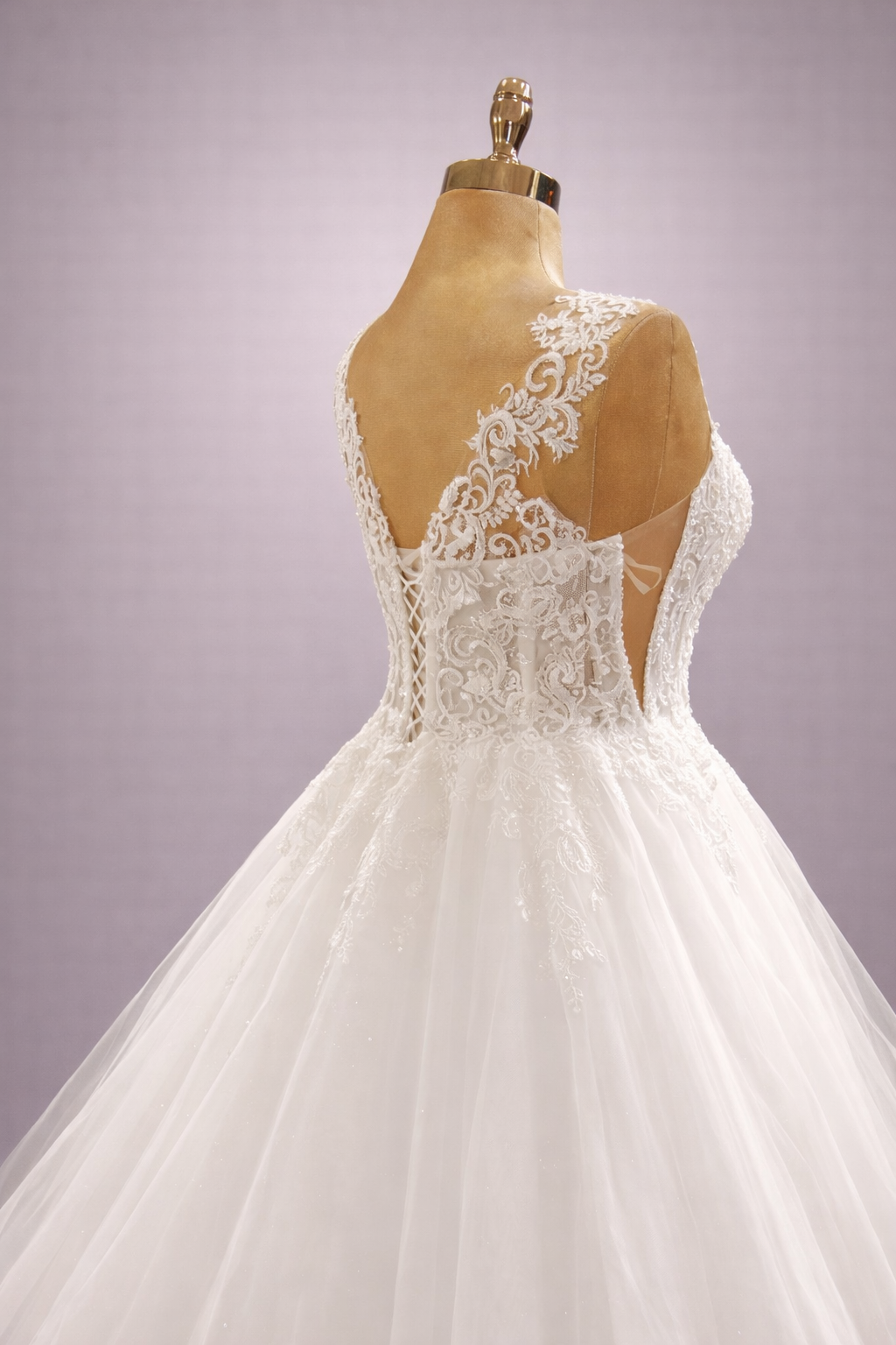 robe de mariée Axelle dos lacage dentelle traine