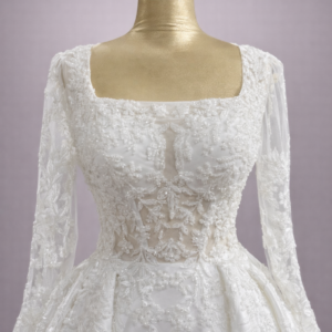 robe de mariée Mathilde manches longues dentelle décolleté carré