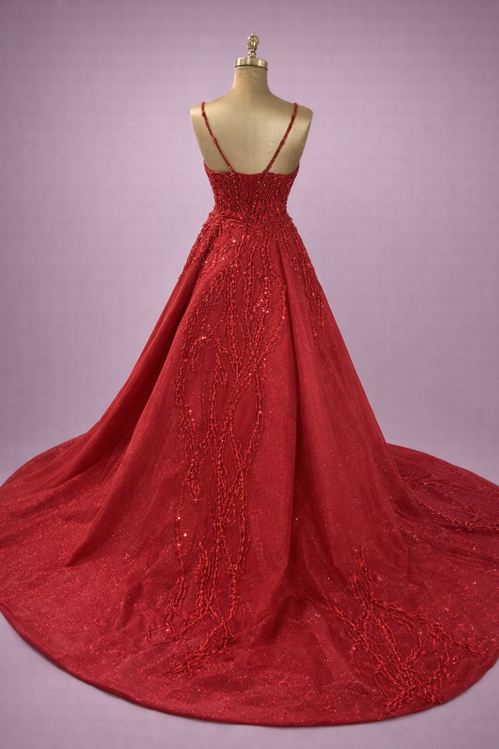 Dos Dolores robe de soiree rouge traine jupe volumineuse paillete